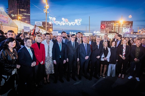 El presidente de la Diputación participa en la inauguración del alumbrado de la Feria de Abril de Catalunya.