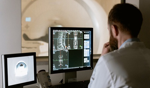 La Junta prevé realizar 36.500 contratos para cubrir vacaciones de los profesionales del SAS.