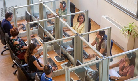 Licitado por 10,86 millones el suministro de 16.315 ‘tablets’ para usuarios del servicio de teleasistencia.