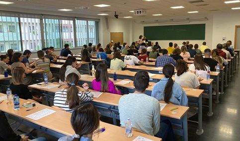 Los exámenes de Enfermería de la Oferta de Empleo Público del SAS se celebran este sábado.