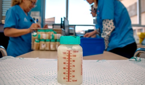 Los hospitales andaluces reciben la donación de más de 21.000 litros de leche materna desde su creación.
