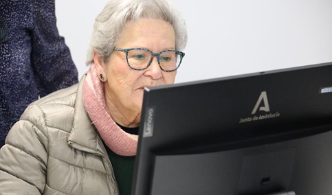 Andalucía adelanta la convocatoria de ayudas a colectivos desfavorecidos, entidades locales y ONGs.