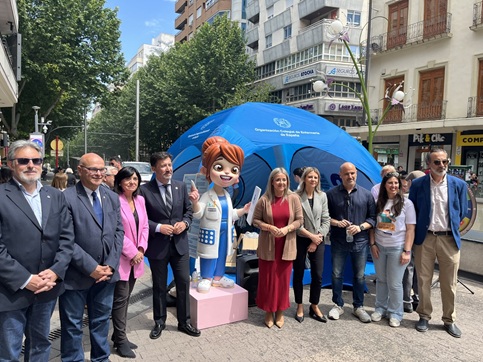 Elena González destaca el «trabajo imprescindible de la Enfermería» en los actos organizados con motivo del Día Mundial de esta especialidad.