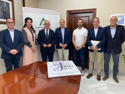 Jesús Estrella subraya el papel de los artesanos jiennenses en la protección del arte sacro.