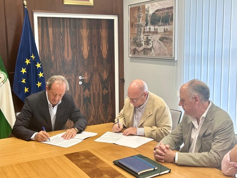 El Ayuntamiento de Andújar renueva y amplía su compromiso con Cruz Roja para la inserción laboral de personas vulnerables.