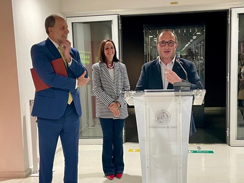 El Museo de Jaén cede de forma temporal piezas de fondos propios para la exposición ‘8.000 años de microbiología’.