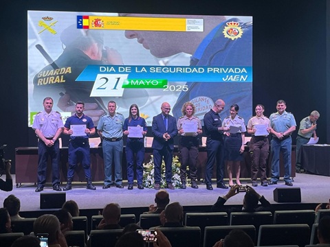 Fernández destaca  el papel ‘imprescindible’ de la seguridad privada en la protección ciudadana.