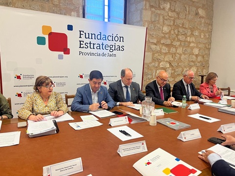 Fernández destaca el impulso de los proyectos del Gobierno de España para contribuir al desarrollo económico y social de la provincia.