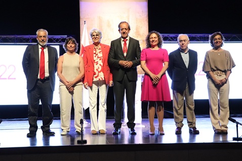 El Ayuntamiento entrega las Banderas de Andújar con motivo del Día de la Ciudad.
