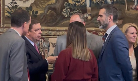 La Junta urge al Gobierno a defender una PAC «fuerte y robusta», con mayor presencia de las regiones en su elaboración.