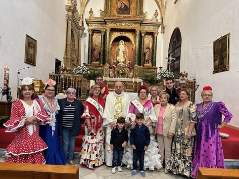 La Cofradía de la Virgen de Alharilla, de Lopera, parte hacia el Santuario.