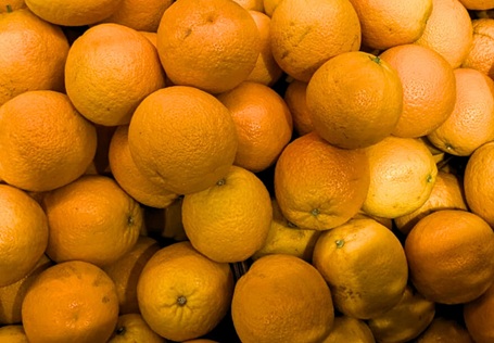Naranjas (18,3%), manzanas golden (6,5%) y cebollas (5,7%), los alimentos básicos que más se han encarecido en mayo.