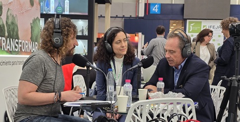 Programa especial de UniRadio Jaén desde el stand de la Universidad de Jaén en Expoliva.