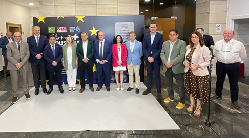 El presidente de la Diputación participa en la clausura de las jornadas sobre la industria de la defensa celebradas en Jaén.