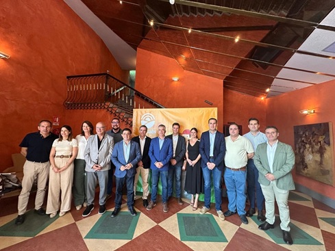 Reyes valora la defensa que UPA Jaén hace de los intereses de los pequeños agricultores y ganaderos de la provincia.