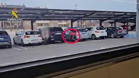 Ocho detenidos por cometer una veintena de hurtos a través del “método de la siembra”.