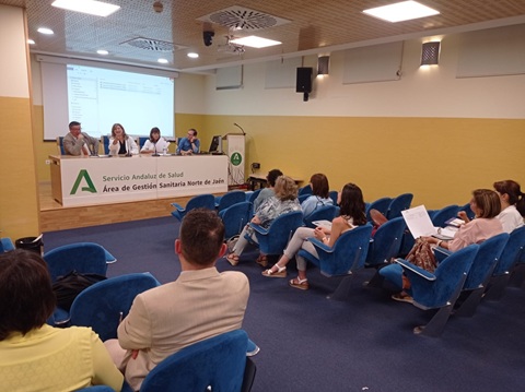 La Comisión de Violencia de Género del Área Sanitaria Norte de Jaén presenta el nuevo protocolo de detección temprana en los centros de salud.