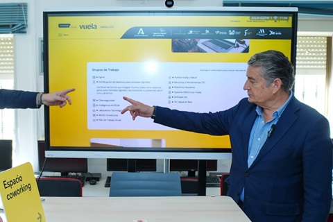 Antonio Sanz presenta la nueva web del Consorcio Puntos Vuela de Andalucía.