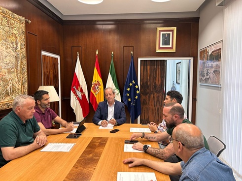 El Ayuntamiento de Andújar refuerza la colaboración con el sector hostelero de cara a la próxima temporada.