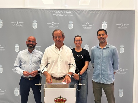 El alcalde de Andújar, Francisco Carmona, hace balance de dos años de mandato.