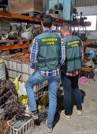 La Guardia Civil investiga a una persona por el robo de 400 kilos de cableado de cobre.