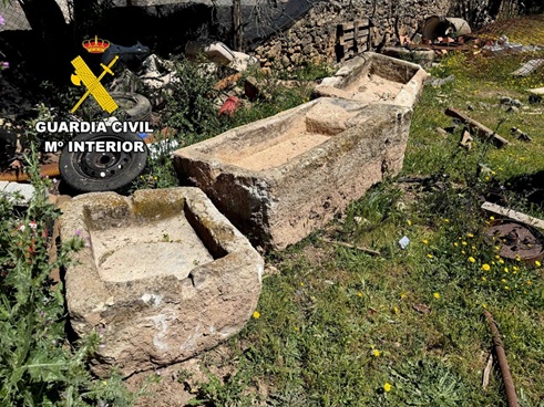 La Guardia Civil recupera tres piezas documentadas como patrimonio etnológico del Siglo XIX.