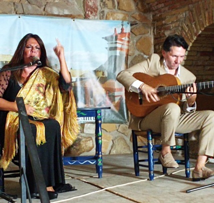 El Circuito «A la Verde Oliva» de Flamenco llegó a Lopera con la actuación de Virginia Gámez y Andrés Cansino.