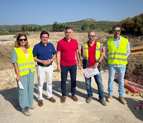 Diputación invierte 370.000 euros para solucionar los cortes viarios producidos por el desbordamiento del arroyo Salado.