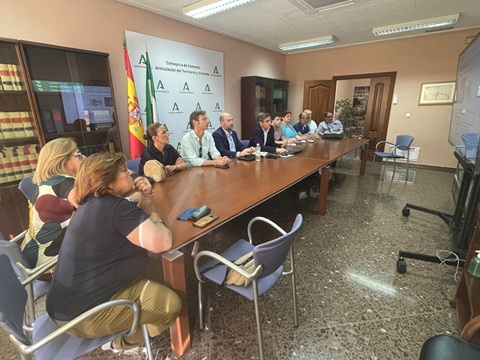 La Junta aborda con colectivos sociales las alternativas de ubicación de la estación de autobuses de Jaén.