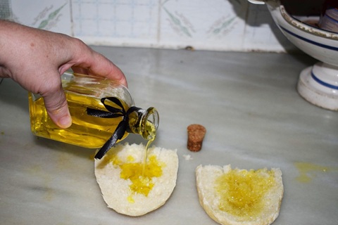 La Junta de Andalucía asume las peticiones del sector de los Aceites de Oliva e incrementa los controles sobre las aceiteras ilegales en la restauración.