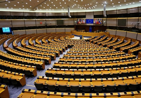 FACUA pide a los europarlamentarios que voten en contra del recorte de derechos de los pasajeros orquestado por el lobby aéreo.