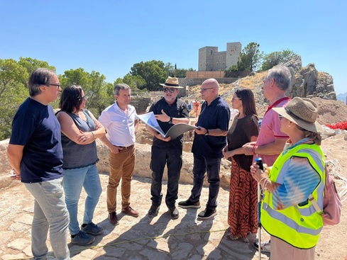 Fernández destaca el impulso del Gobierno a las infraestructuras turísticas de la capital con la puesta en valor de la Fortaleza Abrehuí junto al Parador.