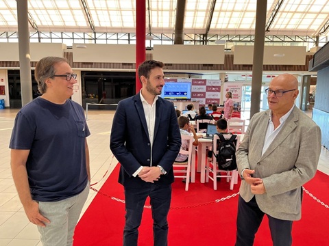 Fernández valora los Campamentos Digitales impulsados por el Gobierno para que jóvenes utilicen la tecnología de forma positiva.