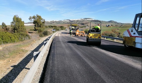 La Junta saca a licitación por 23,8 millones los contratos de reparación de firmes de las carreteras.