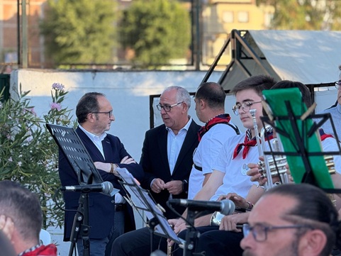 Jesús Estrella reafirma el compromiso de la Junta con la labor de las bandas de música de la provincia.