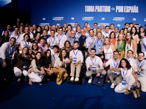 Domínguez defiende que el PP es el único partido que pone a las personas en el centro de sus políticas, frente a aquellos que se ponen a sí mismos y a su supervivencia.