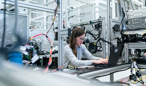 El PIB andaluz crece un 3% en el segundo trimestre, dos décimas más que la economía española.