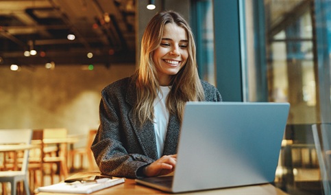 La Junta asesora a 8.300 emprendedores e impulsa la creación de más de 7.400 empresas.