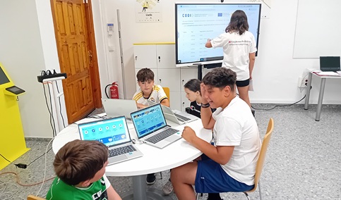 Los Puntos Vuela de toda Andalucía acogen este verano los talleres gratuitos Campamento Digital.