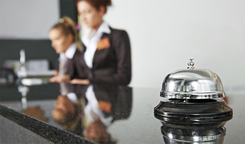 El sector turístico empleó en 2024 a 321.300 personas y representó el 12% del tejido empresarial andaluz.