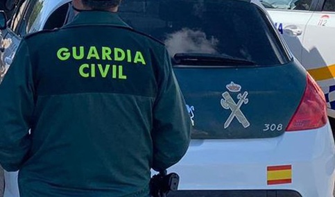 La Guardia Civil detiene a una persona como presunto autor de un delito contra la salud pública.