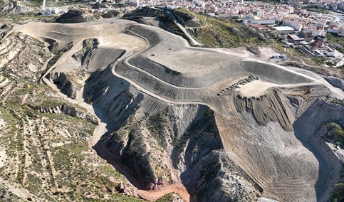Andalucía clausura vertederos y recupera espacios degradados para consolidar una gestión de residuos más sostenible.