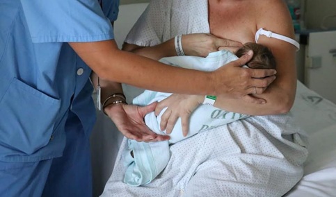 Una campaña de la Junta promueve la lactancia materna con motivo de su Semana Mundial.