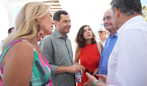 Juanma Moreno afirma que los incendios de este verano son un problema de Estado que requieren de la presencia del Gobierno y de los recursos necesarios.