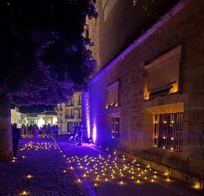 El ciclo ‘Paseos a la Luz de las Velas’ invita a redescubrir los castillos de la provincia en estas noches de verano.