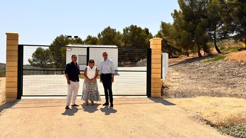 Juan Latorre visita en Santiago de Calatrava distintas actuaciones que cuentan con financiación de la Diputación.