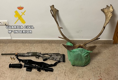 La Guardia Civil investiga a dos personas por caza furtiva en el Parque Natural de Cazorla, Segura y Las Villas.