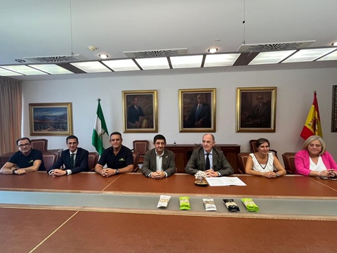 Reyes valora el crecimiento del sector pistachero en Jaén y su apuesta por comercializar directamente su producción.