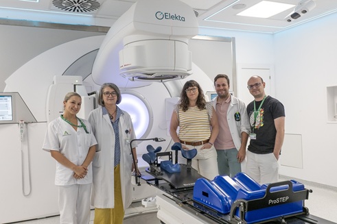 El Hospital de Jaén implanta una avanzada técnica de radioterapia para abordar tumores de mama.