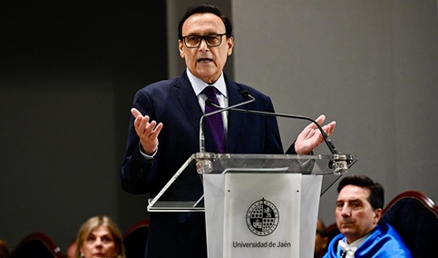 Las familias andaluzas se ahorrarán 54 millones con las medidas de la Junta de apoyo al estudiante.